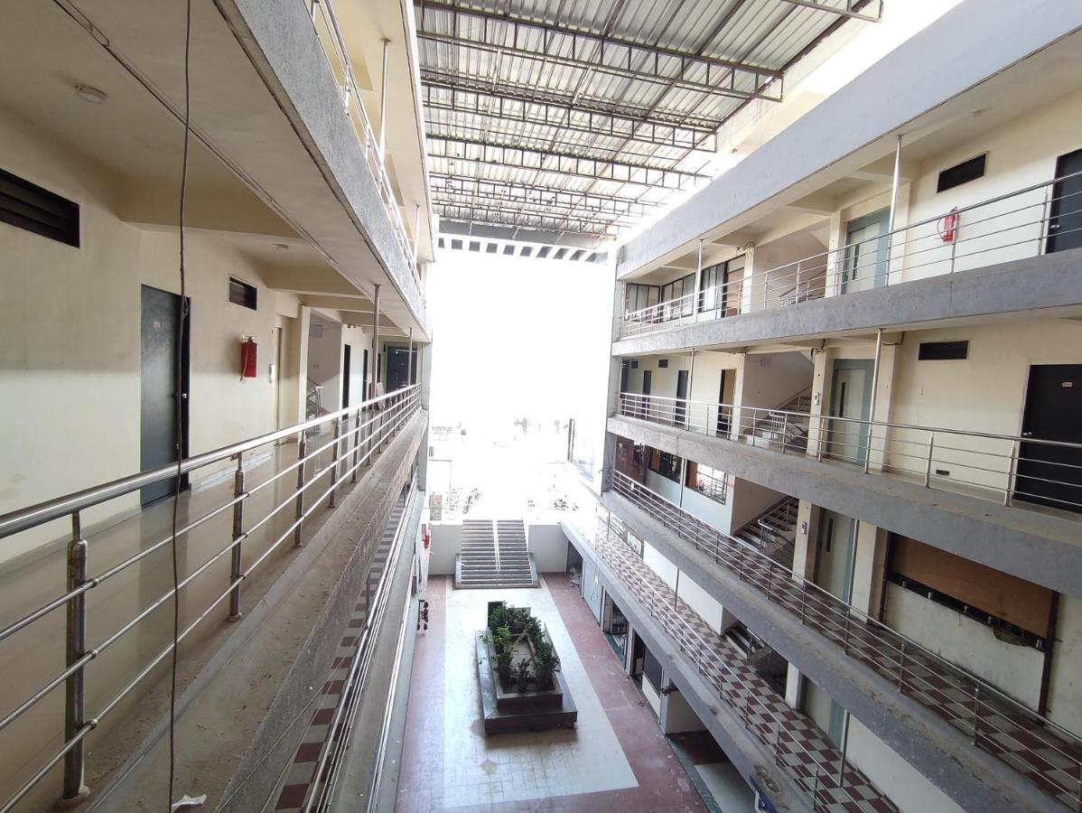 Hotel Vraj Rajpipla Exterior foto